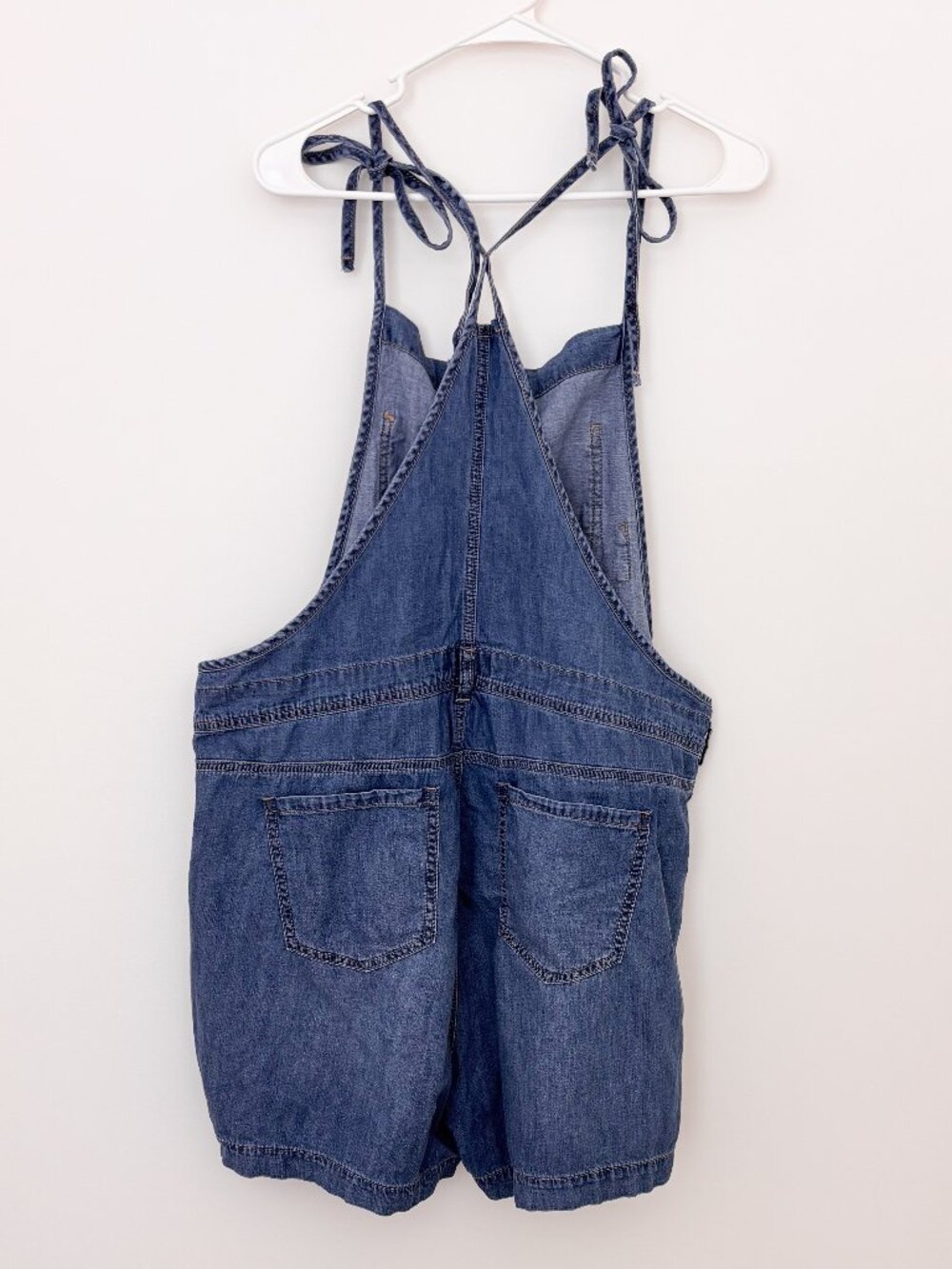 Torrid 100% Cotton Medium Wash Denim Overall Shorts with tie straps Size 14 - Picture 3 of 5